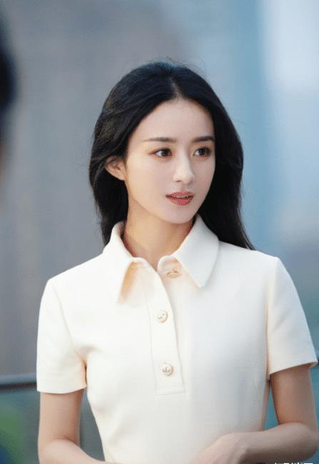 赵丽颖离婚后状态回春，运动装淡妆拍广告被赞“重返18岁”